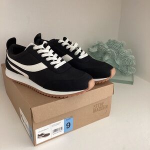 NEW STEVE MADDEN BLACK AND WIHITE SNEAKERS Various sizes